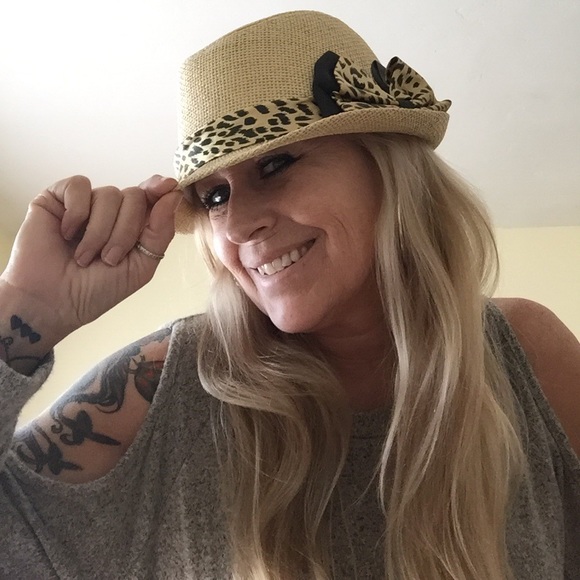 Fedora - Picture 2 of 3